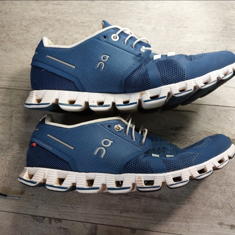 On Cloud's Women’s Sneakers in Blue with White Sole